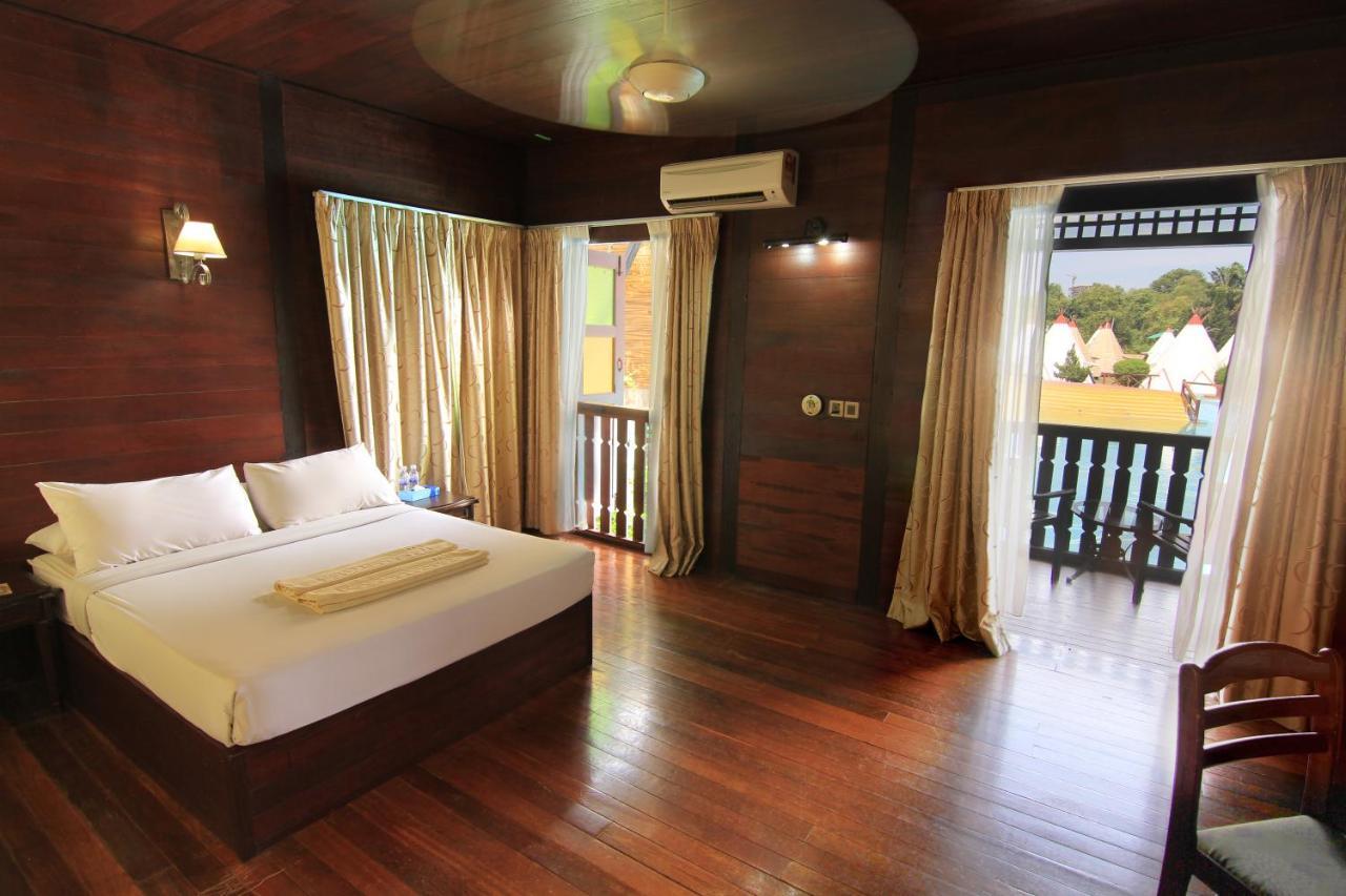 Eagle Ranch Resort Port Dickson Exterior foto
