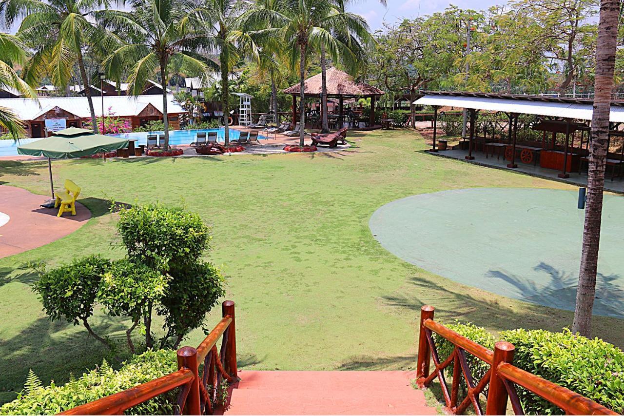 Eagle Ranch Resort Port Dickson Exterior foto